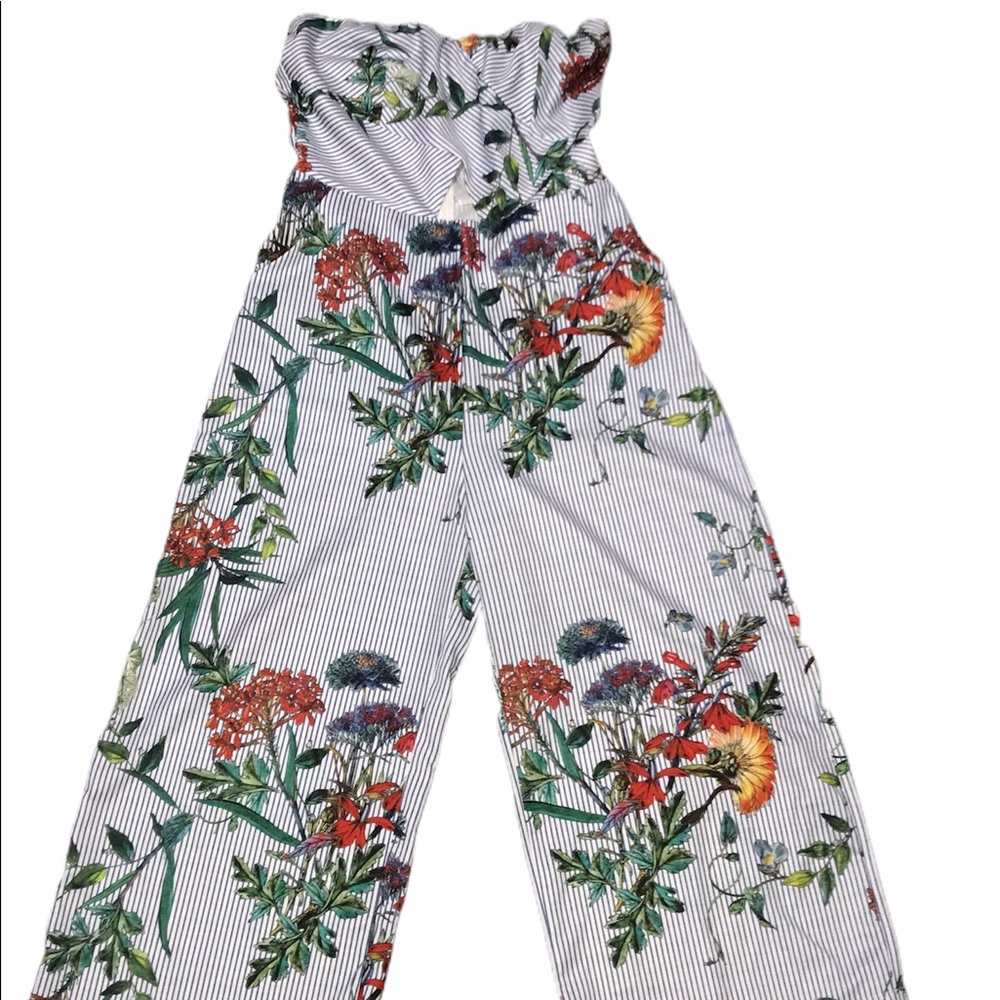 Cute boutique floral jumpsuit with pockets